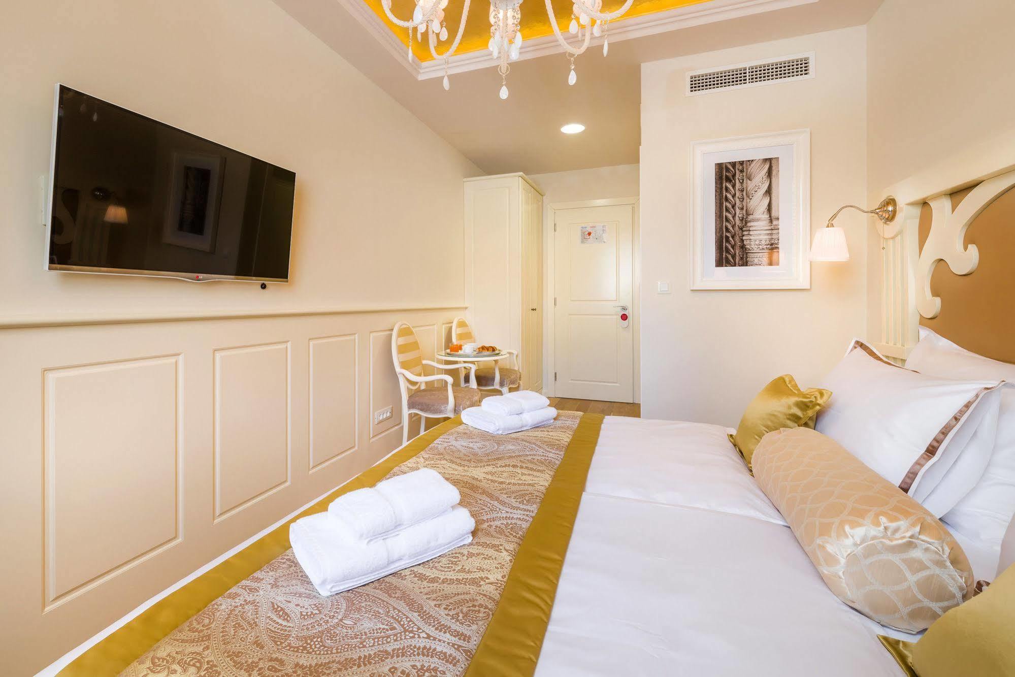 Piazza Heritage Hotel Сплит Экстерьер фото