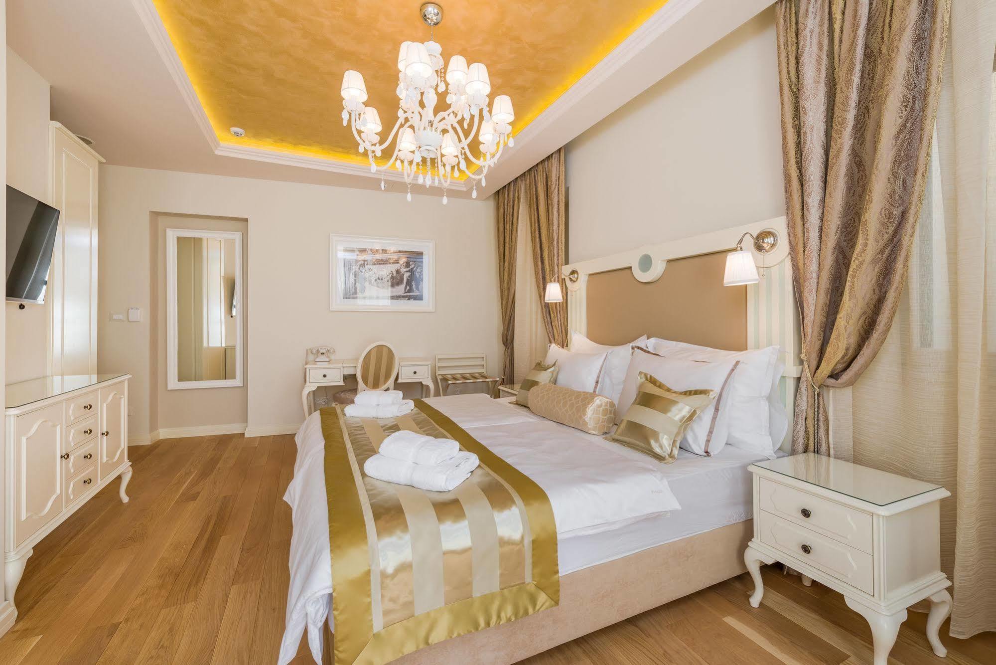 Piazza Heritage Hotel Сплит Экстерьер фото