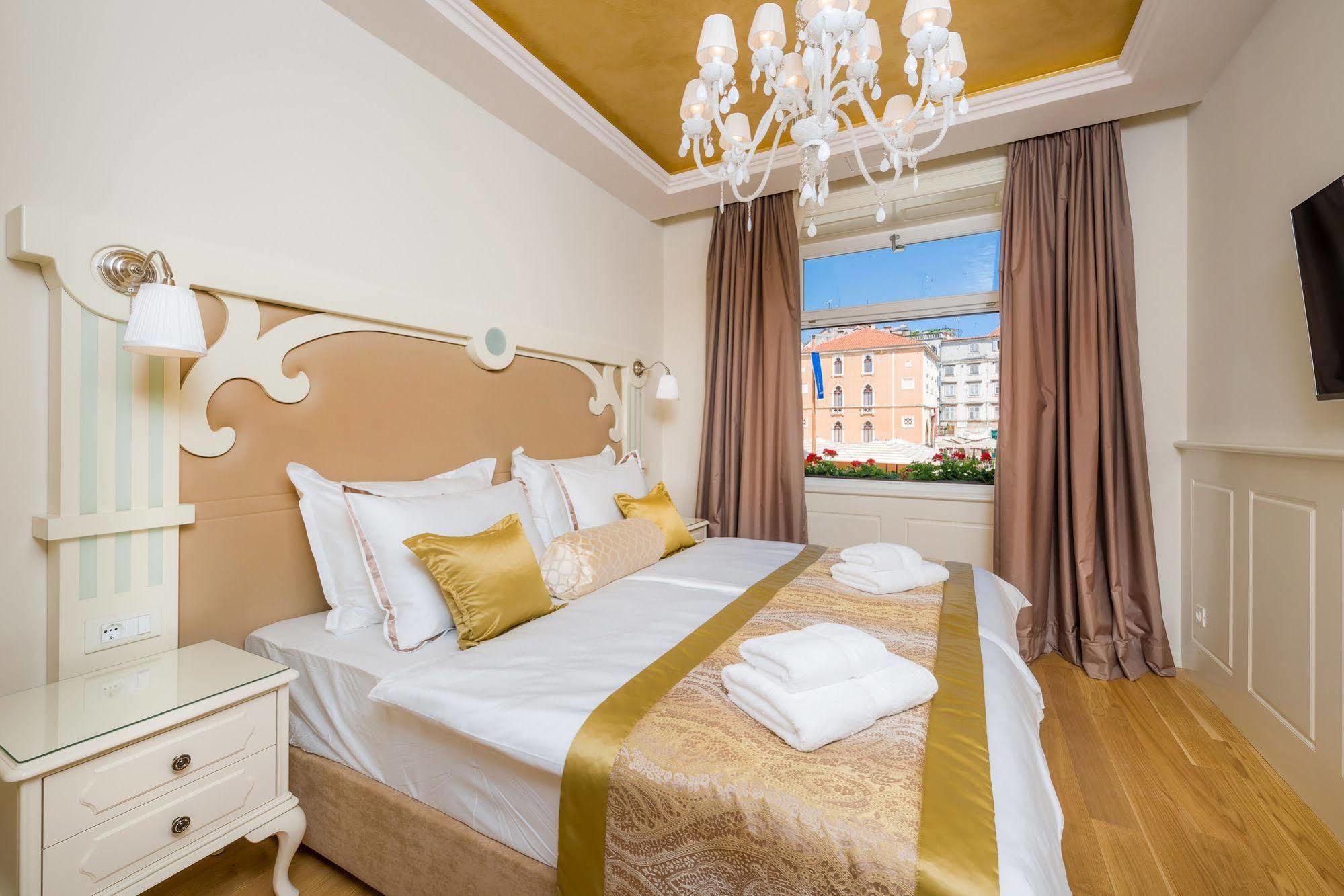 Piazza Heritage Hotel Сплит Экстерьер фото