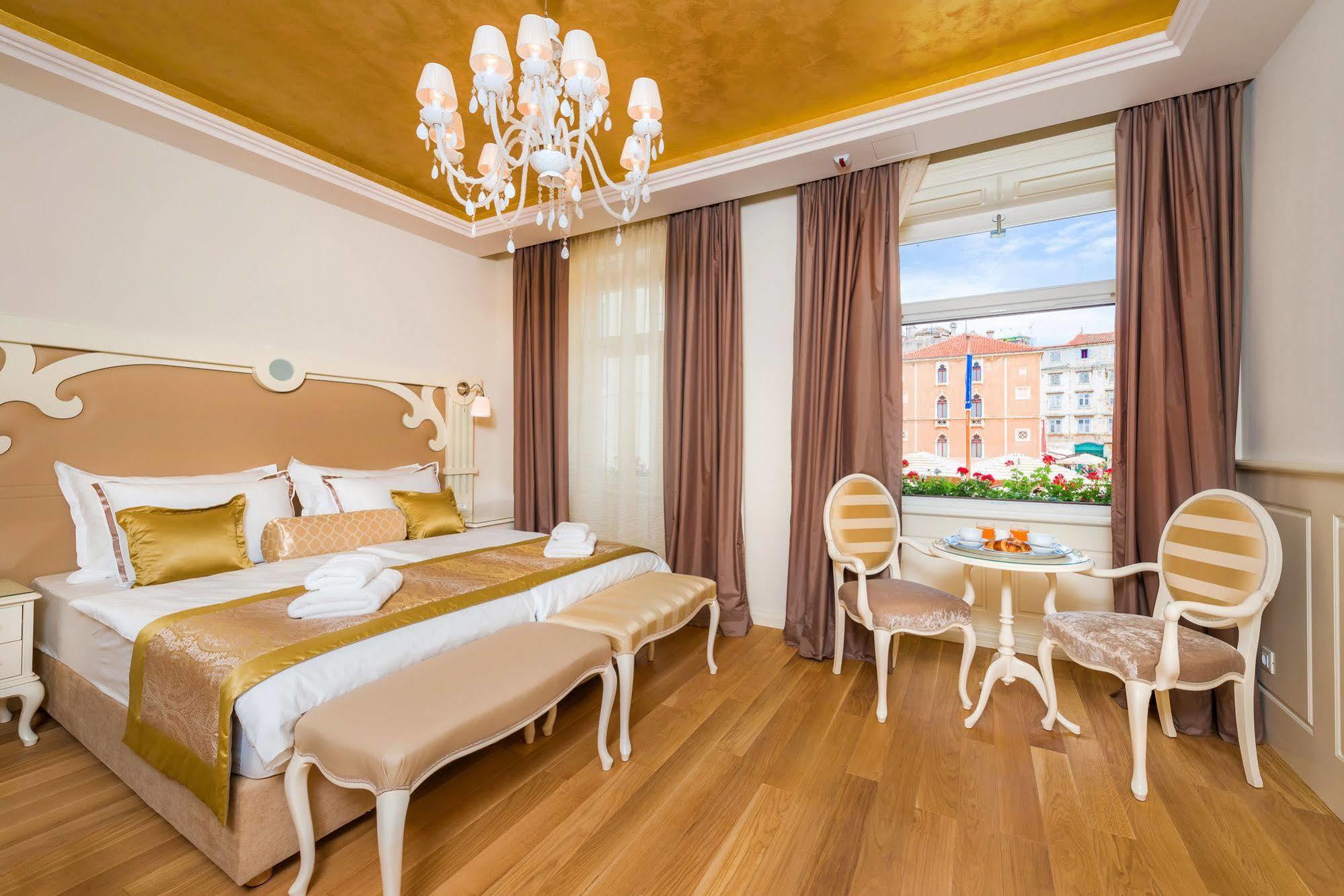 Piazza Heritage Hotel Сплит Экстерьер фото